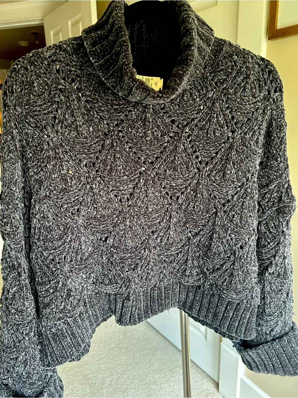 Women’s Cozy Charcoal chunky chenille Sweater. NWT by POL Small